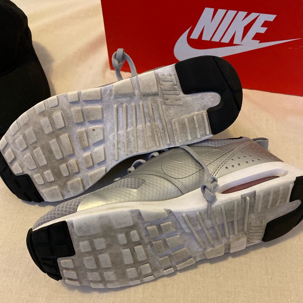 Nike - Picture 4 of 4